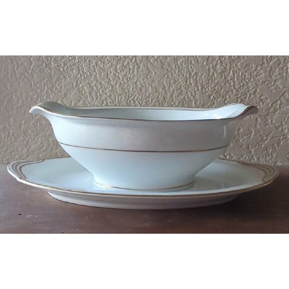 Noritake Fine China Guilford 5291 Oval Gravy Boat with Attached Underplate - Picture 2 of 6
